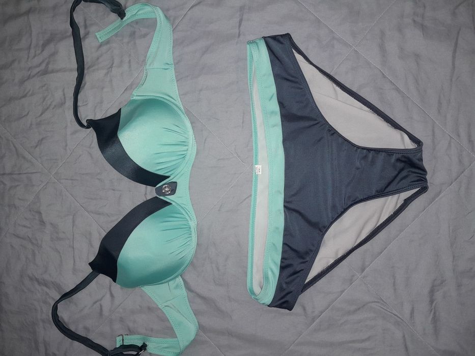 Три купальника,недорого.