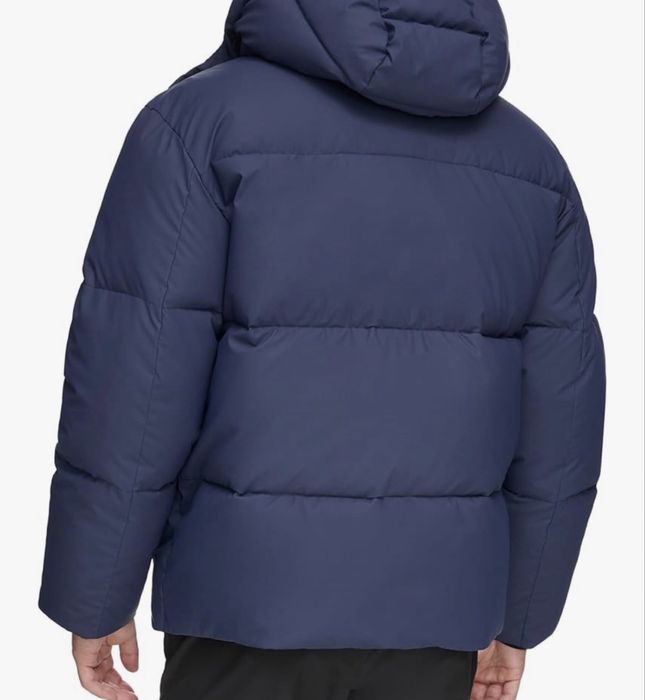 Продам новую куртку  DKNY оригинал 52-54р