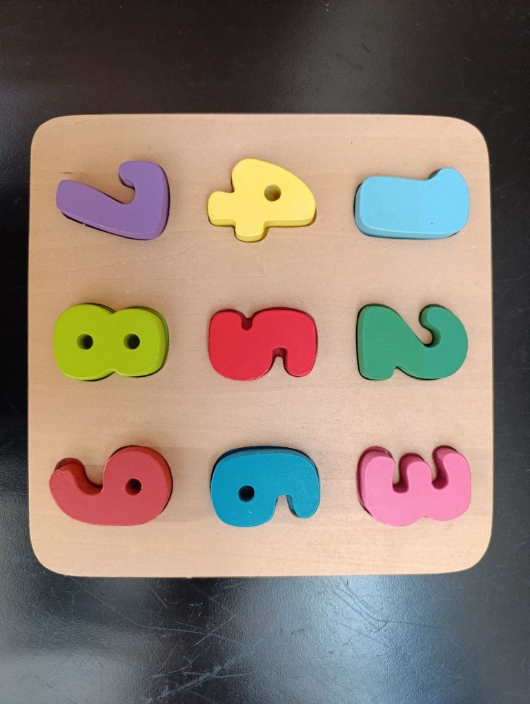 2 puzzles infantis em madeira