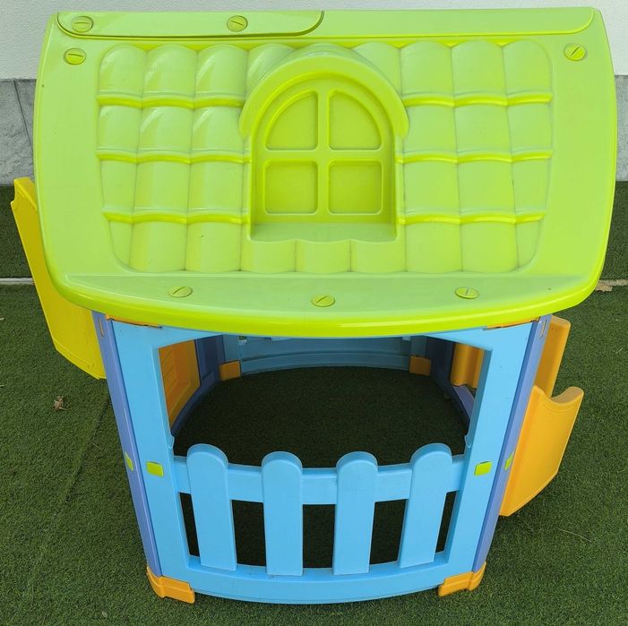 Casa de Brincar / Abrigo de Jardim (Playhouse)