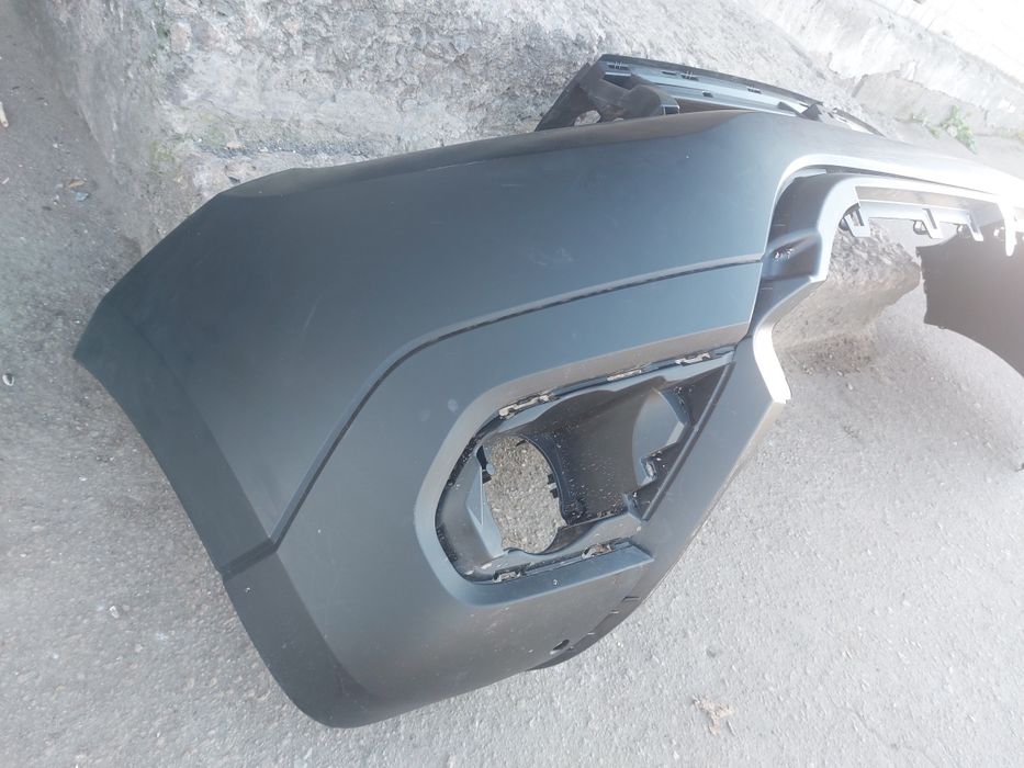 Новий передній бампер Renault Daster