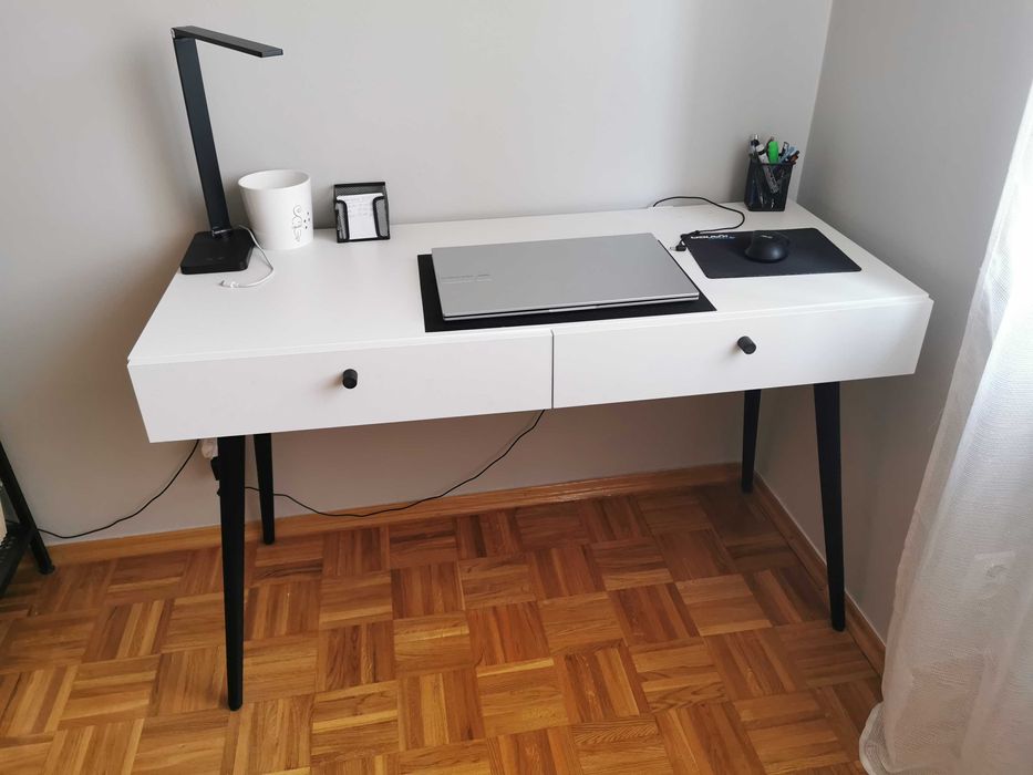 Dziecięce minimalistyczne biurko odbiór osobisty