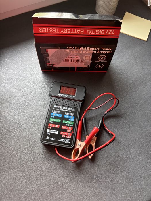 Miernik napiecia akumulatora