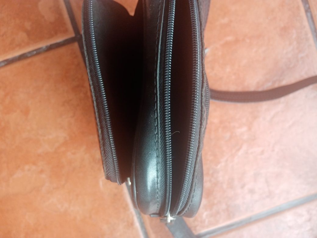 Bolsa tiracolo em pele genuína