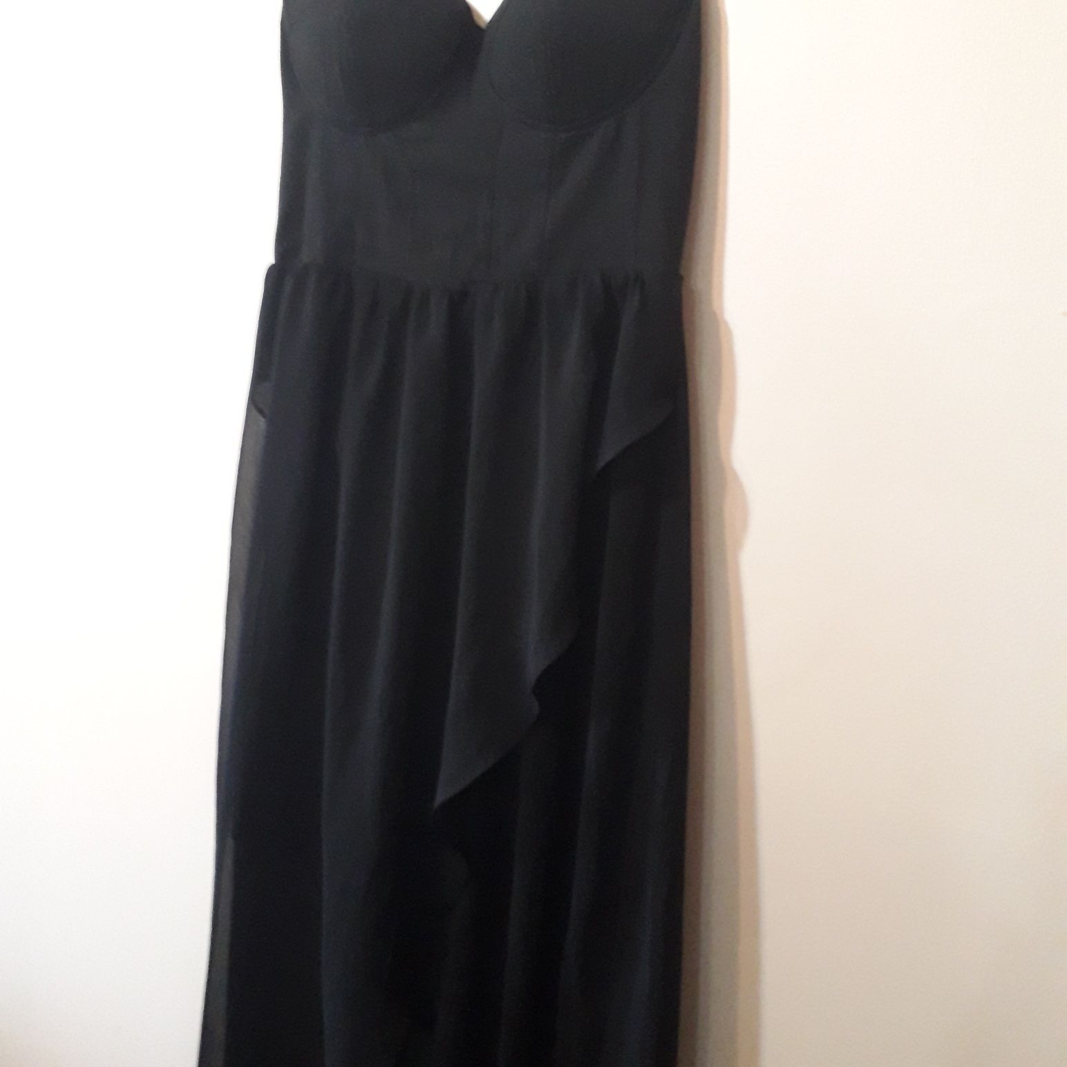 Długa czarna sukienka z odkrytymi ramionami bez rękawów S/M