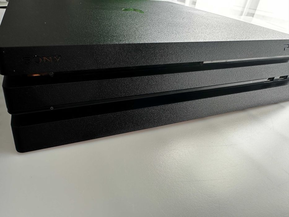 Zadbana Konsola PS4 Pro 1TB CUH-7216B 2xPad 5xGra Fifa GTA V Mechanic