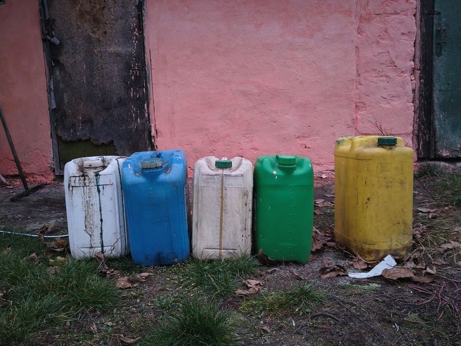 каністри 20 л. 4шт. 20л 1шт.