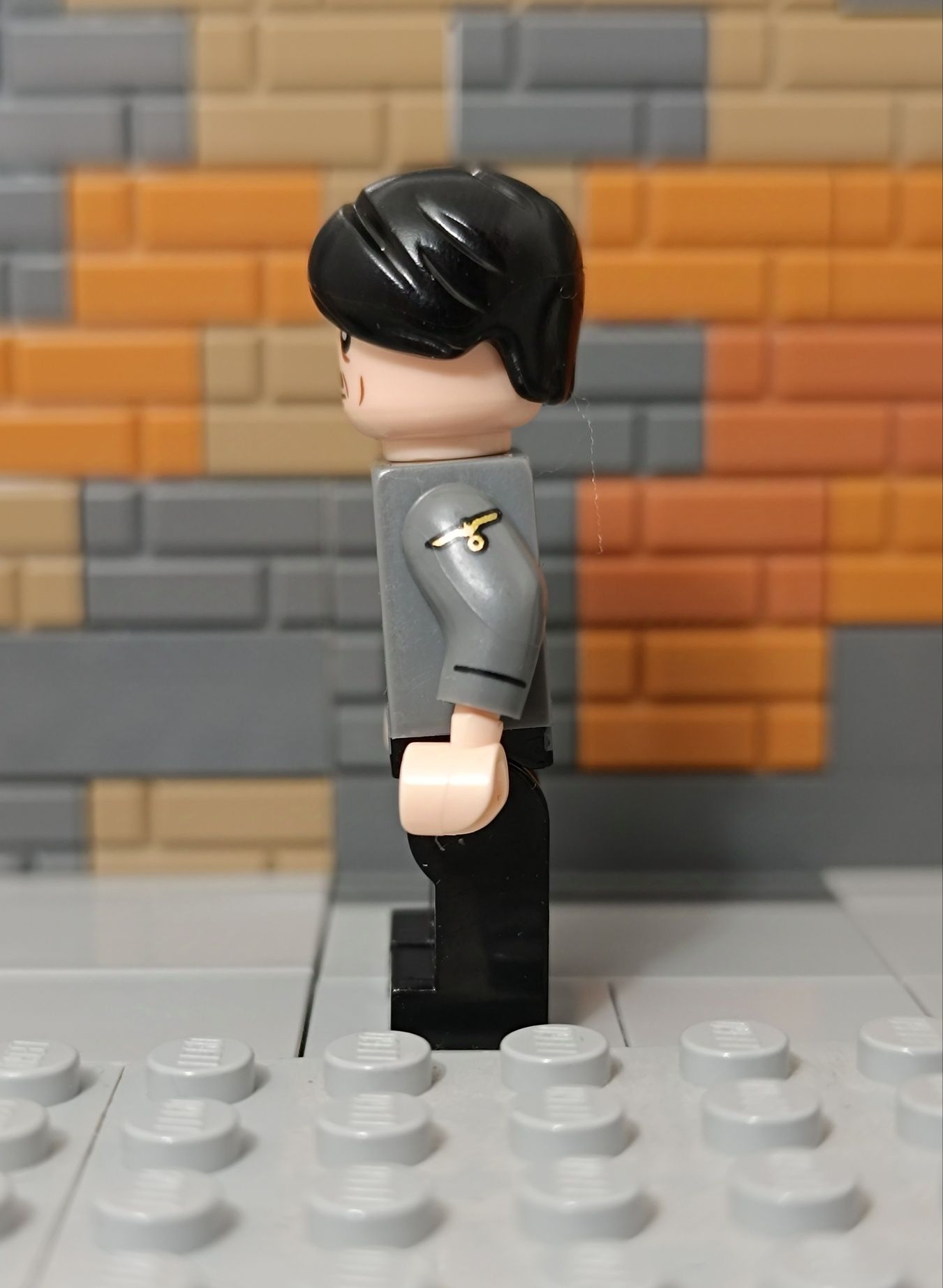 Minifigurka Oficer Niemiecki Adi z fryzurą Wojsko WW2 klocki LEPIN