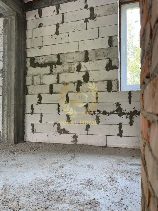 Продаж будинку в мальовничому місті Київа, метро Лісова