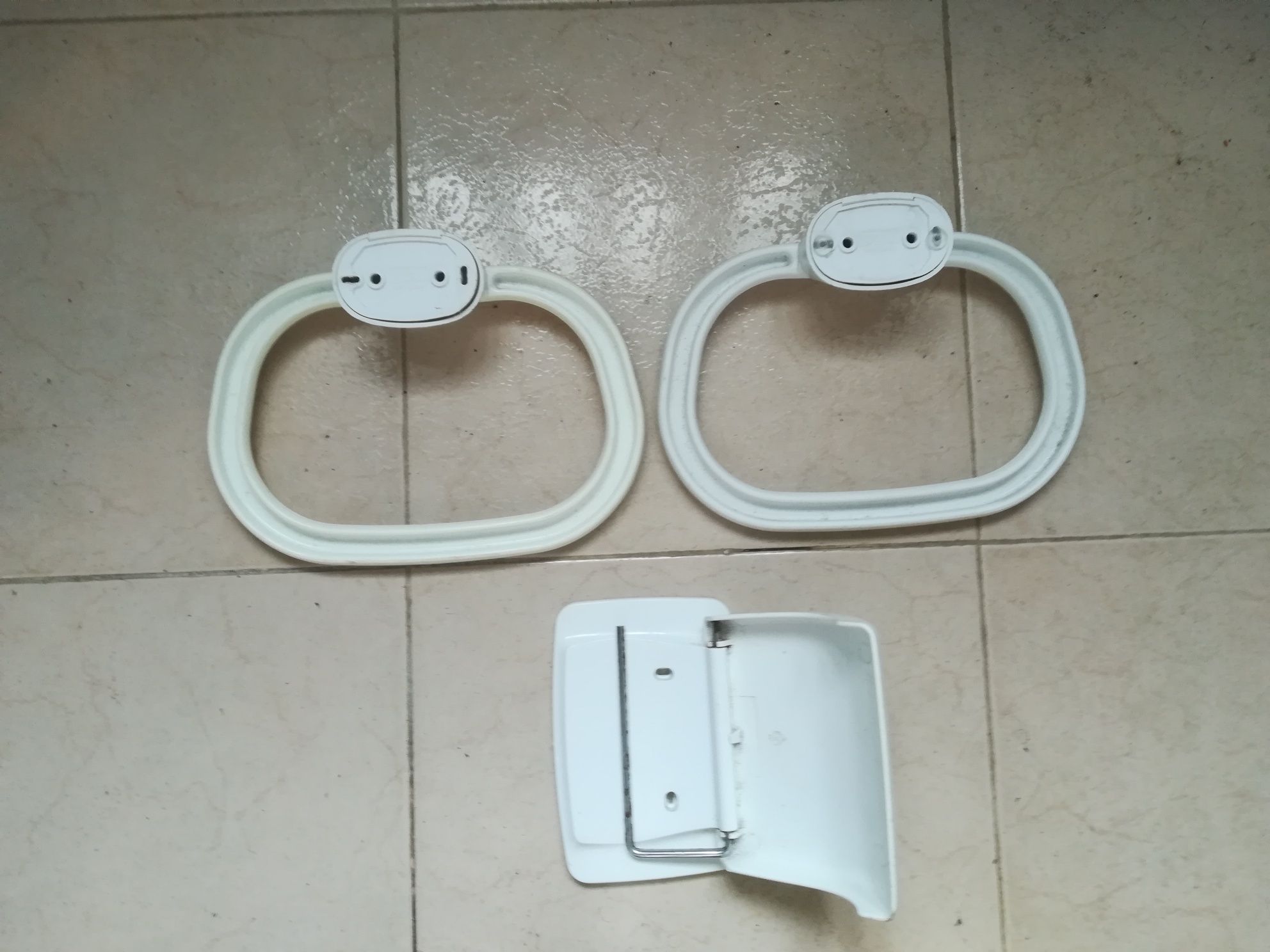 2 Toalheiros e 1 Suporte papel higiénico