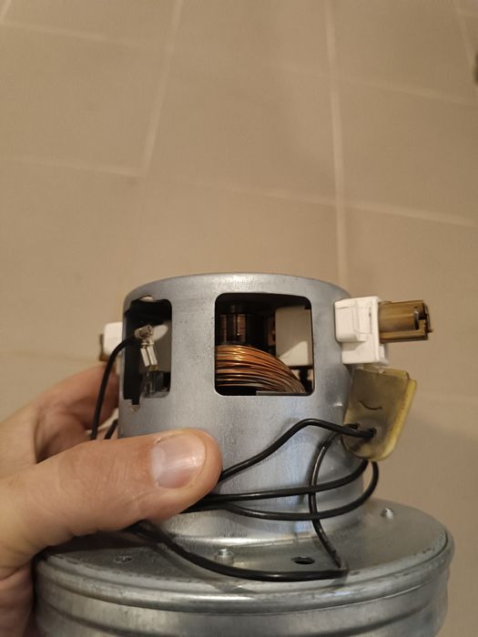 _._ Odkurzacz workowy Electrolux Ultrasilencer - silnik