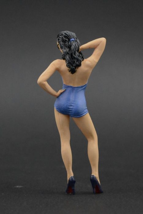 Dominica Posing Girl Figurka 1:18 Ford GT GT40 GT-Spirit
