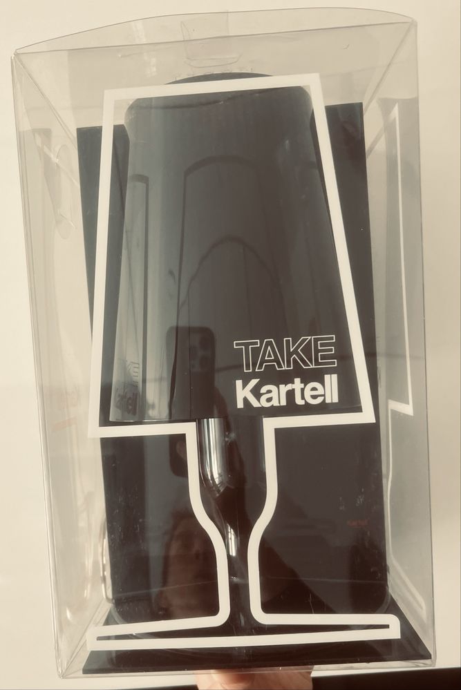 Candeeiro de mesa preto marca kartell Take