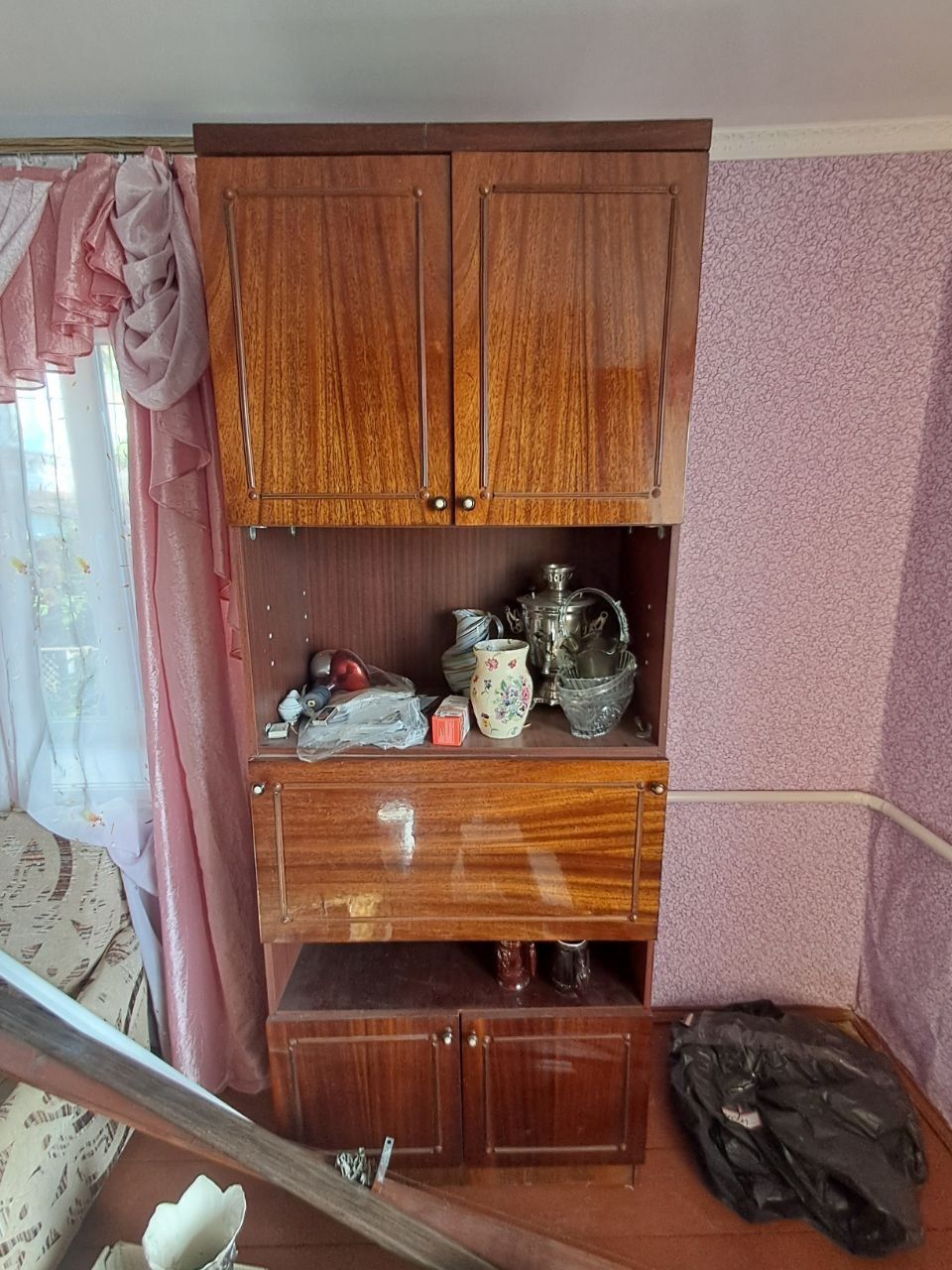 Продам стінку б./у. В доброму стані. Самовивіз. Дов..4.00 вис.2.30.