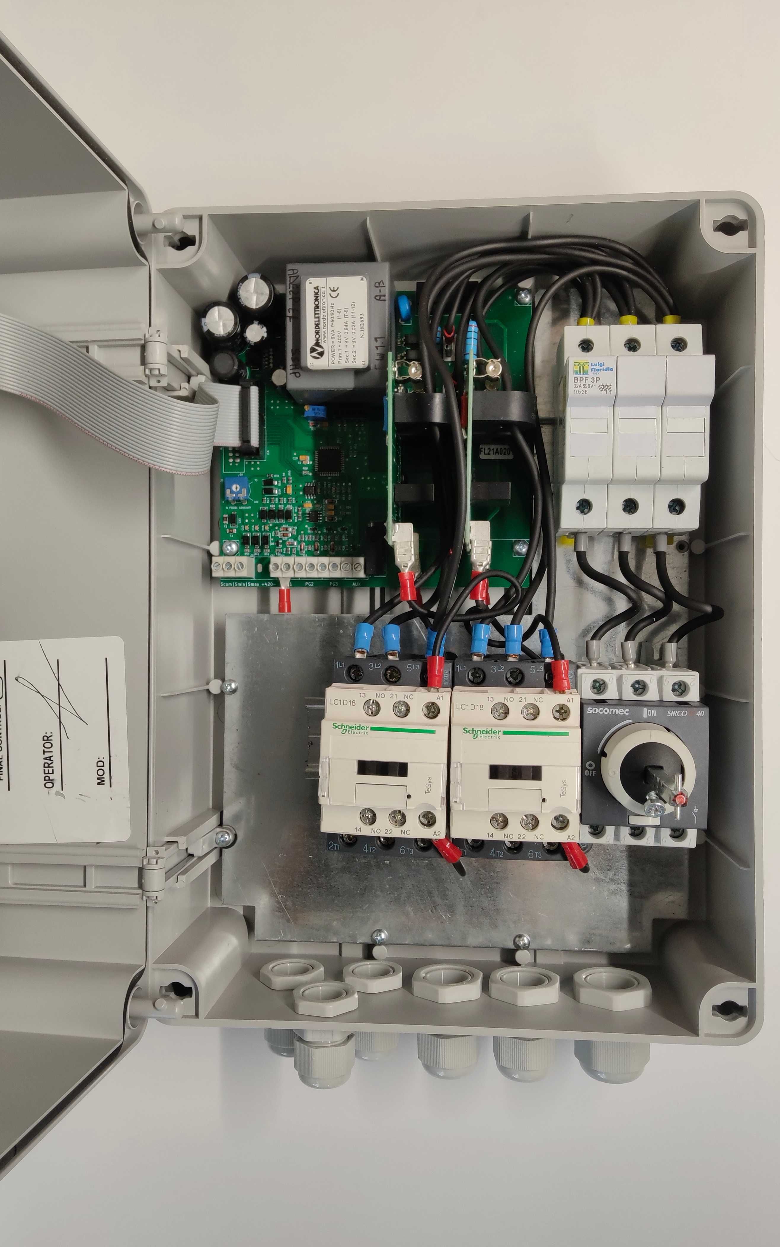 trójfazowy kontroler/sterownik dla 2-pomp(silników) 2x0,75-4kw