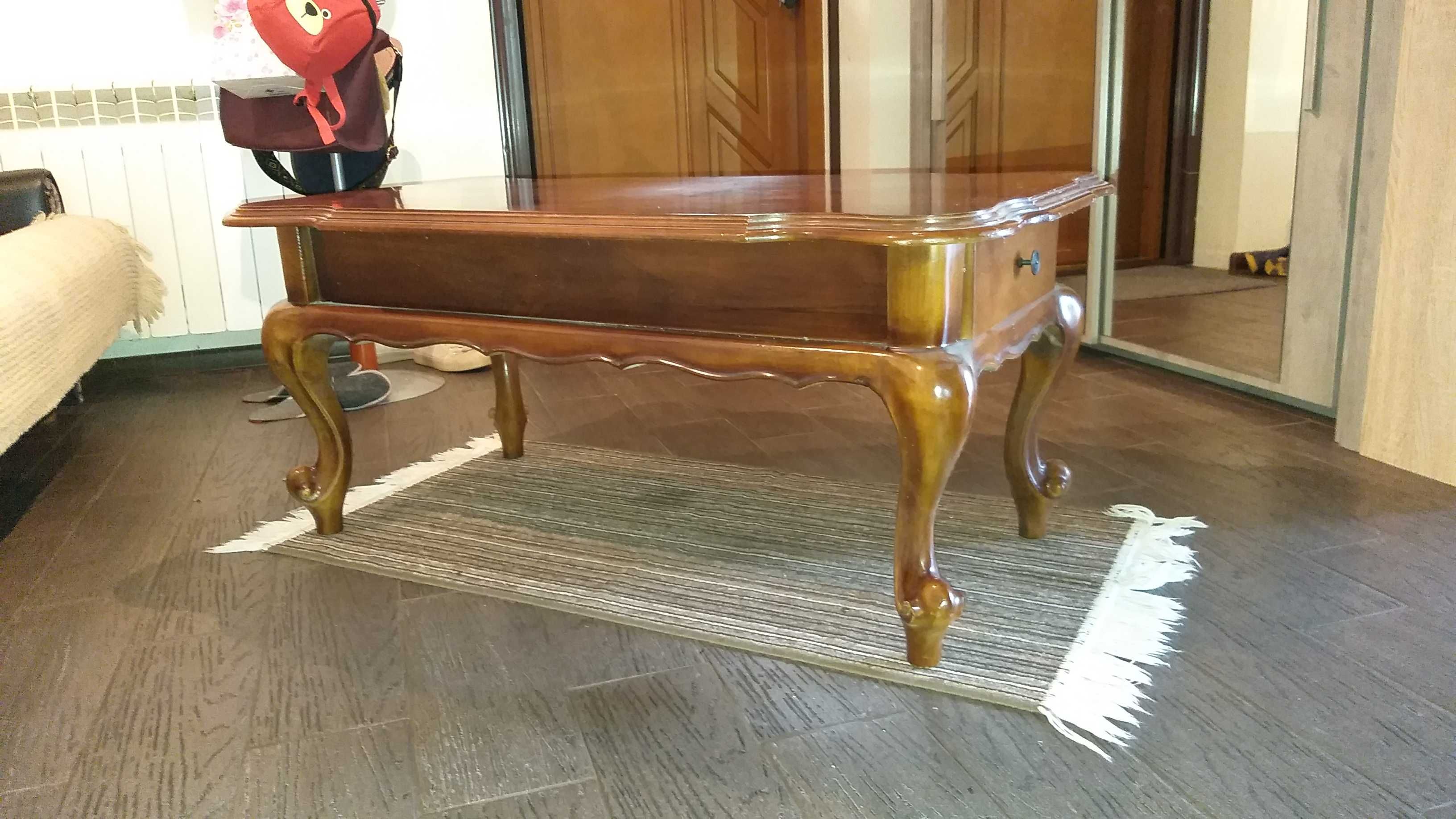 stolik drewniany, stylowy