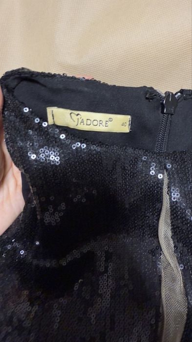 Чорна вечірня сукня Jadore з паєтками і бахромою