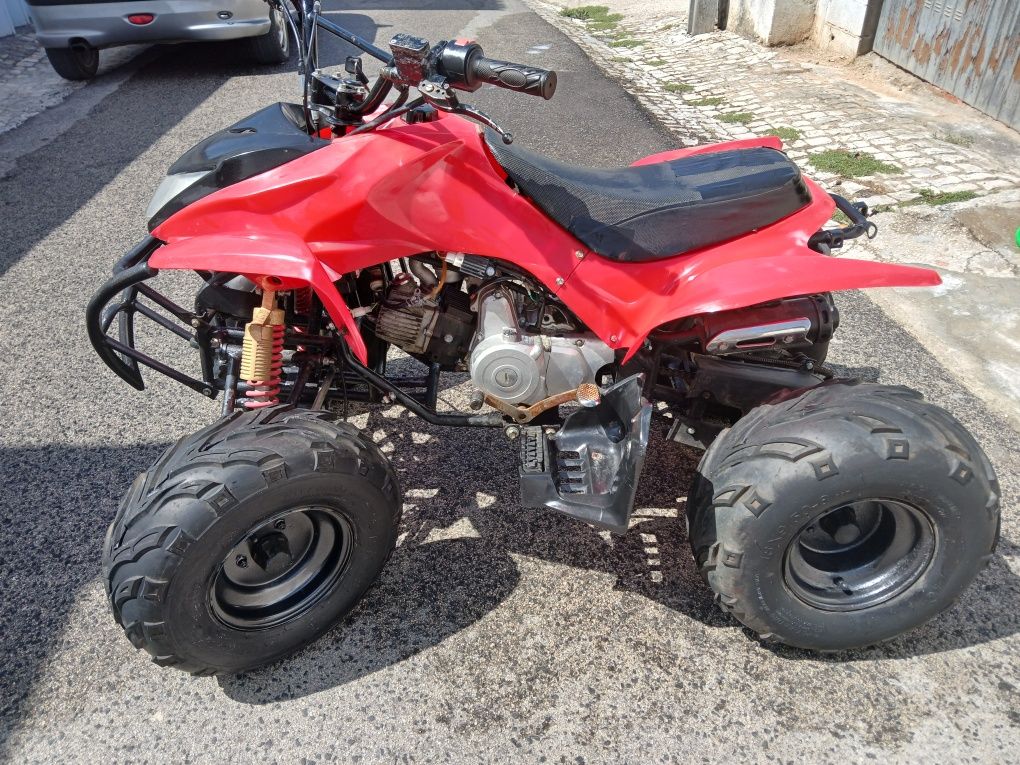 Moto 4 110cc + (Material extra )