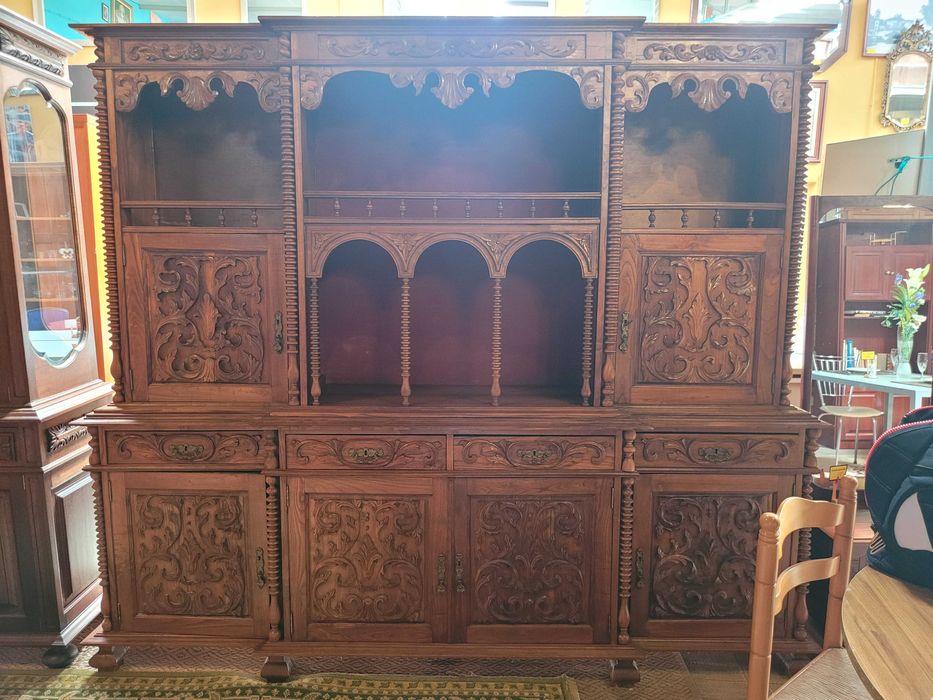 Móvel antigo em madeira maciça - Muito bom estado gera