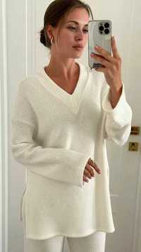Новорічний святковий білий светр. Ошатна жіноча кофта