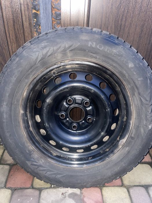 Автошина б/у шипи 195 65/15 Nokian