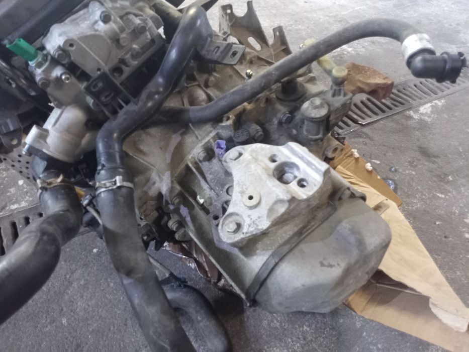 Glowica silnika , skrzynia biegów Citroen C3, C2, Peugeot 206  1,1