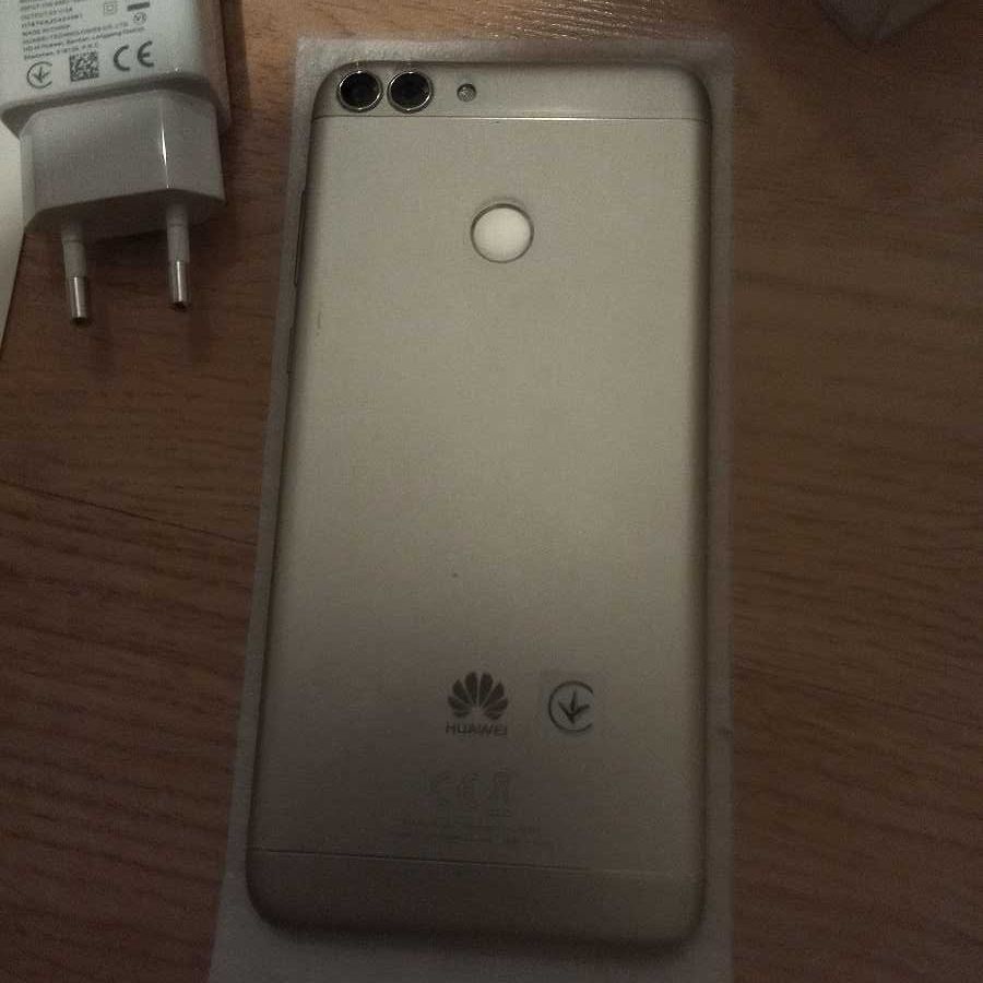 HUAWEI P smart gold