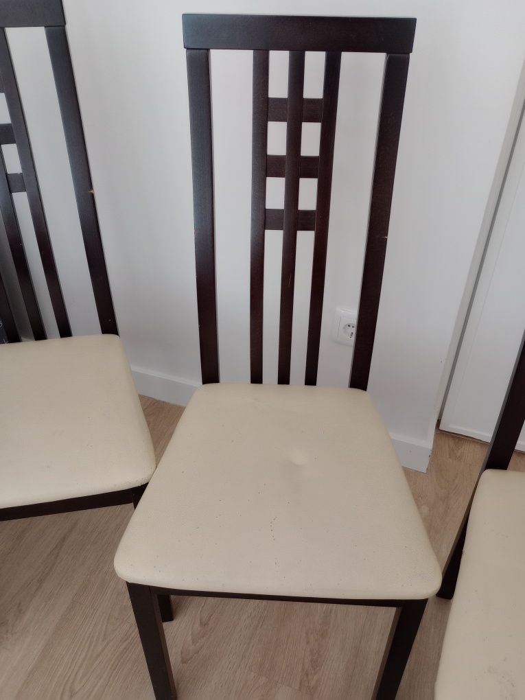 Vendo conjunto de 4 Cadeiras de Jantar