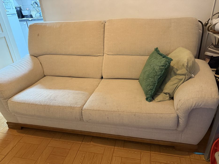 Sofa cama bege sem defeito