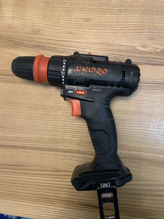 Шуруповерт  Dnirpo -m cd218Q