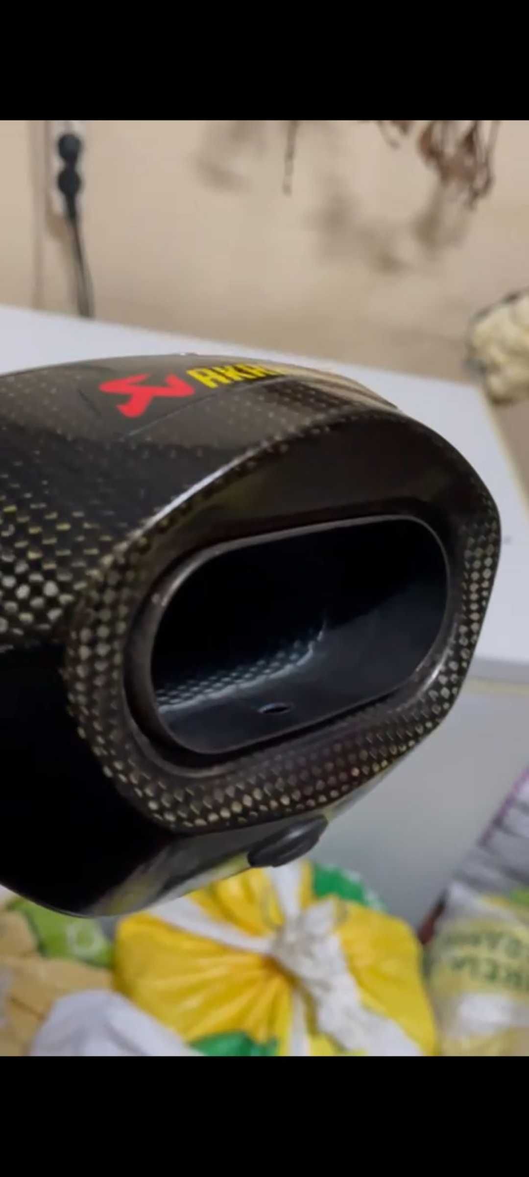 Ponteira akrapovic completa + suporte matrícula