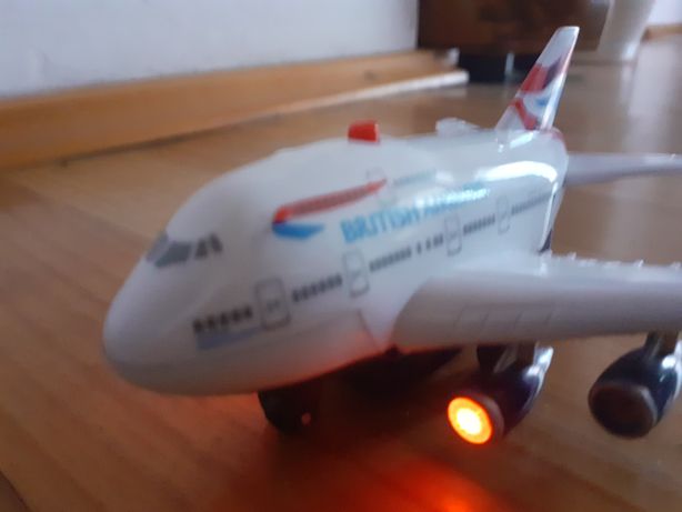 Samolot bialy British Airways