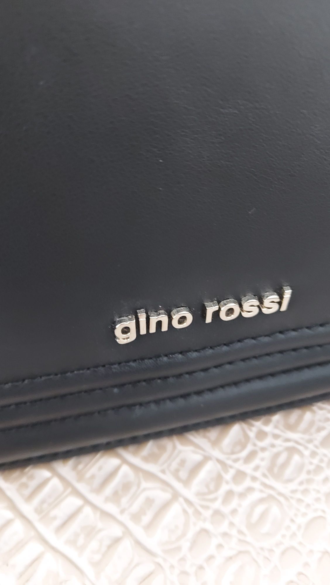 Czarna mała skórzana torebka Gino Rossi
