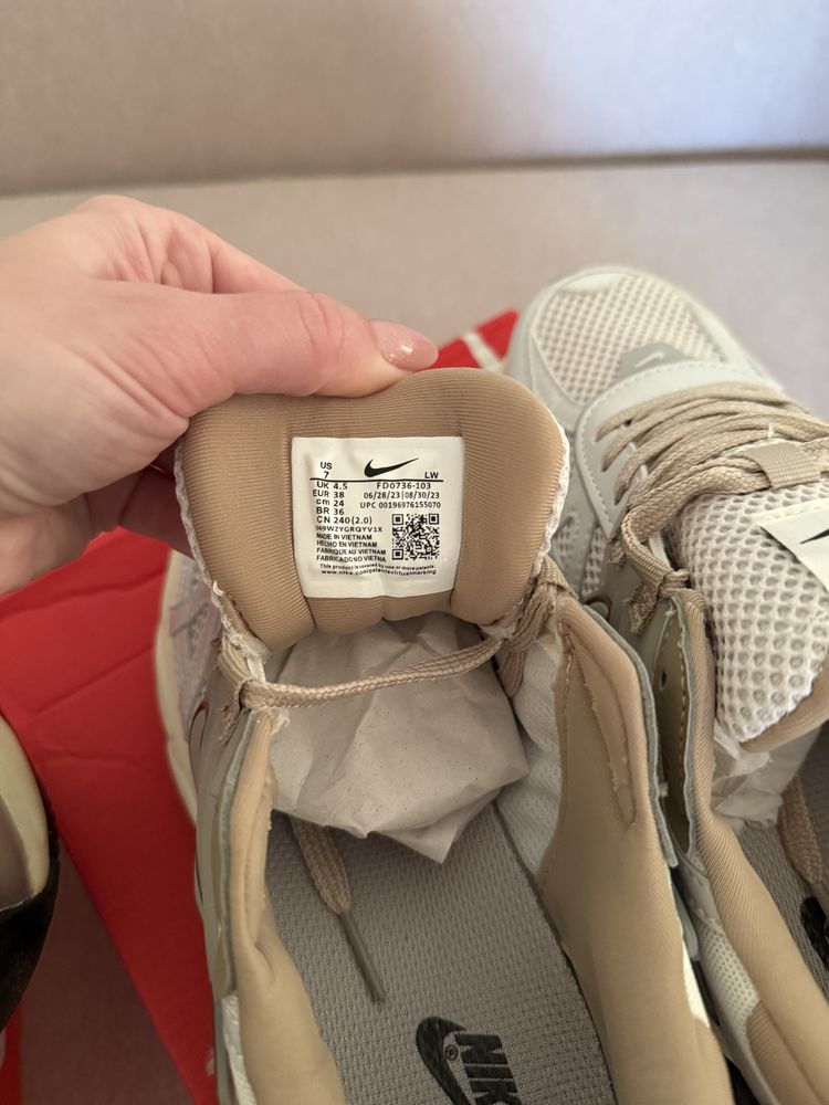 Nike V2K run  38,39