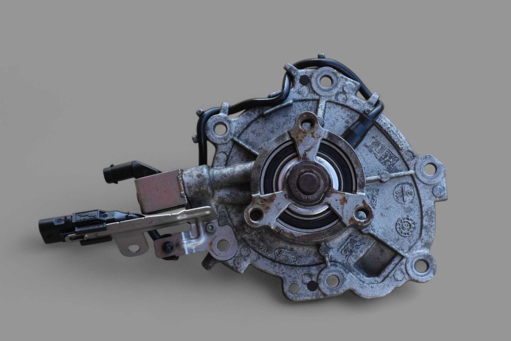 Land Rover Evoque 2 2.0d  L551 Pompa wody K4D3-8501-AB