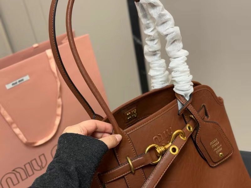 Piękna Skórzana Torebka Miu Miu! Dwa kolory czarna i brąz 41x31