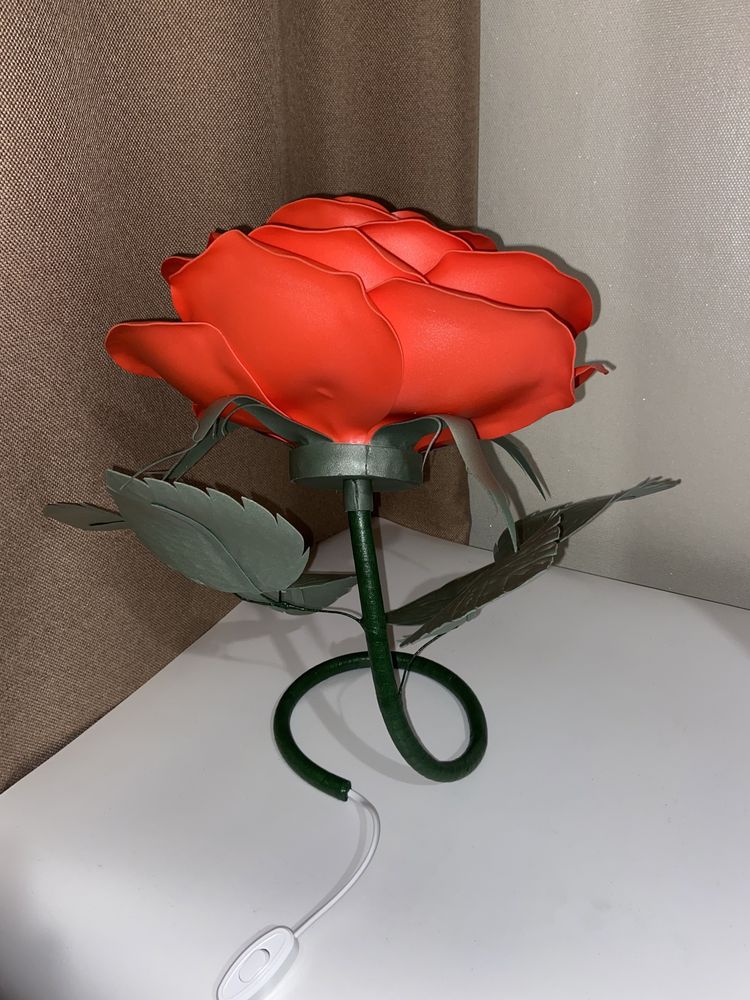 Роза из изолона с лампочкой