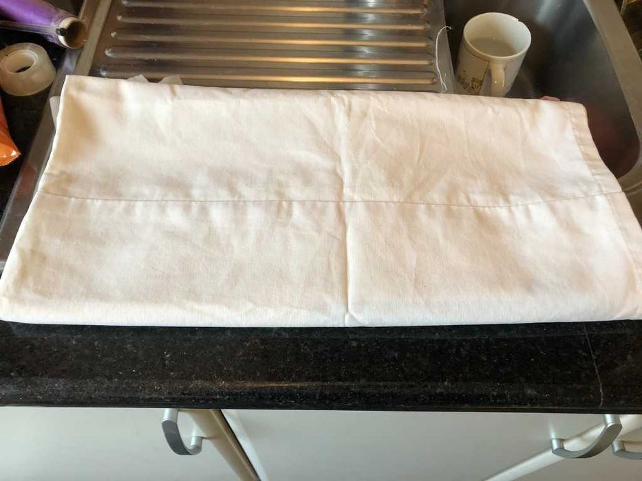 cortinado para janela alta tipicas de cozinha beje