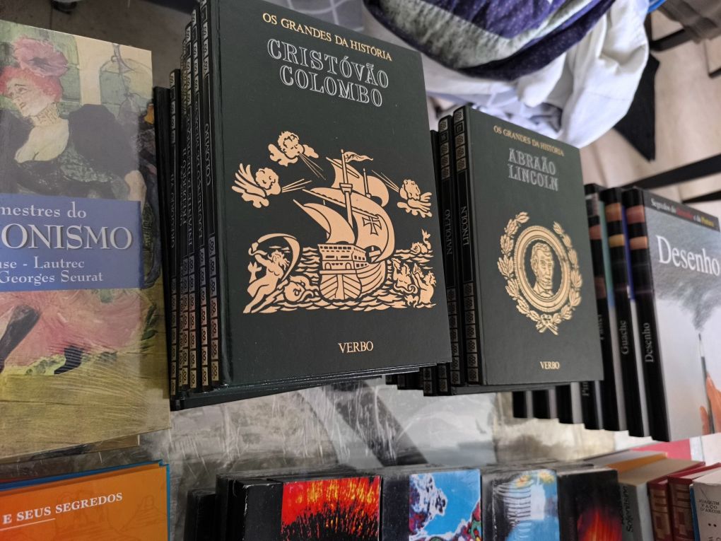 Livros, fascículos e coleções