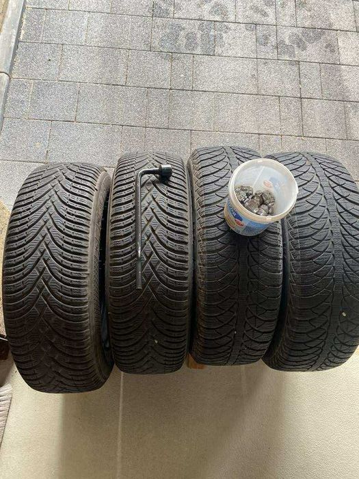 Opony zimowe wraz z kołpakami  15"