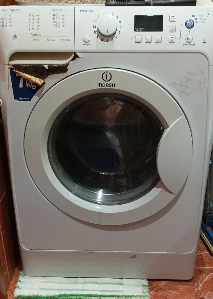 Пральна машинка Indesit pwe 7127 w