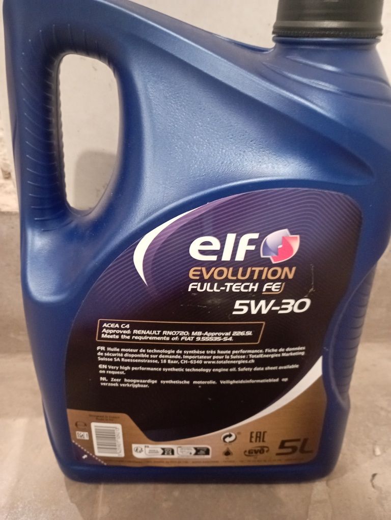 Масло моторне Elf 5w30 5 літрів.