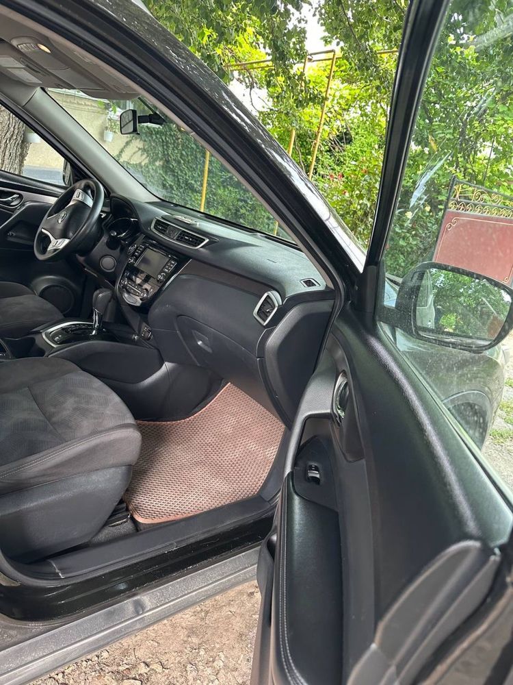 Nissan Rogue 2,5 SV комплектації