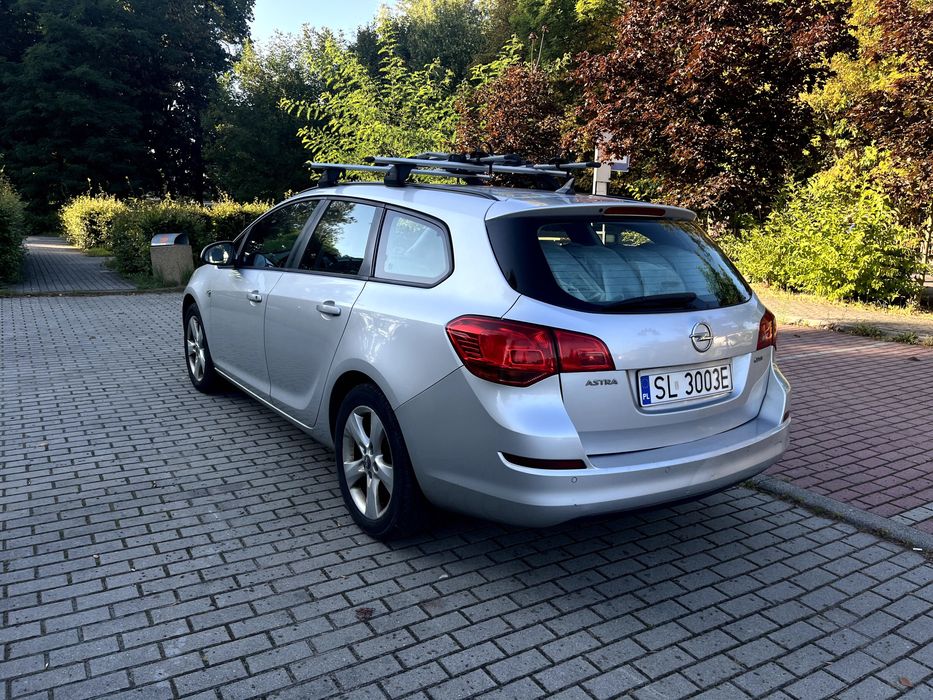 OPEL ASTRA J 2010 rok