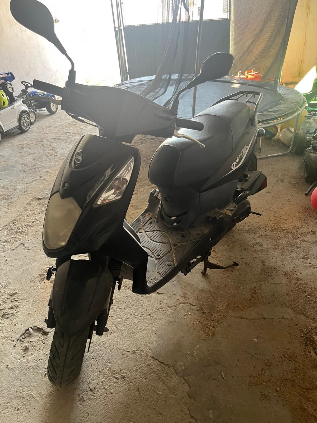 Vende-se usada mas completamente nova