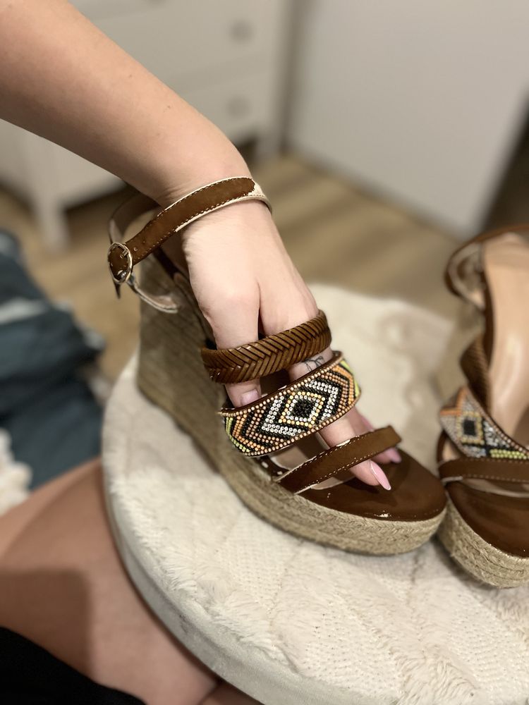 Sandały na koturnie guess r.40