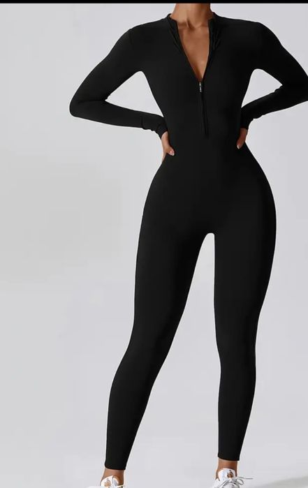 Чорний комбінезон