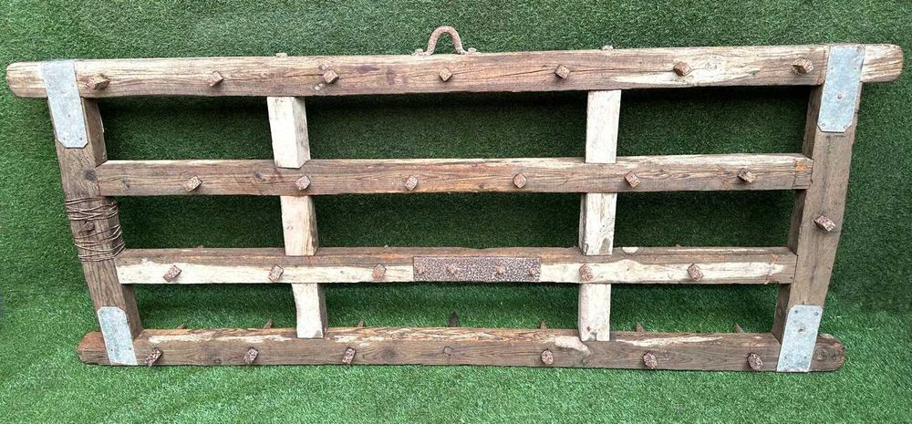 Alfaia agricola antiga, grade desterruadora, tração animal, Trilho