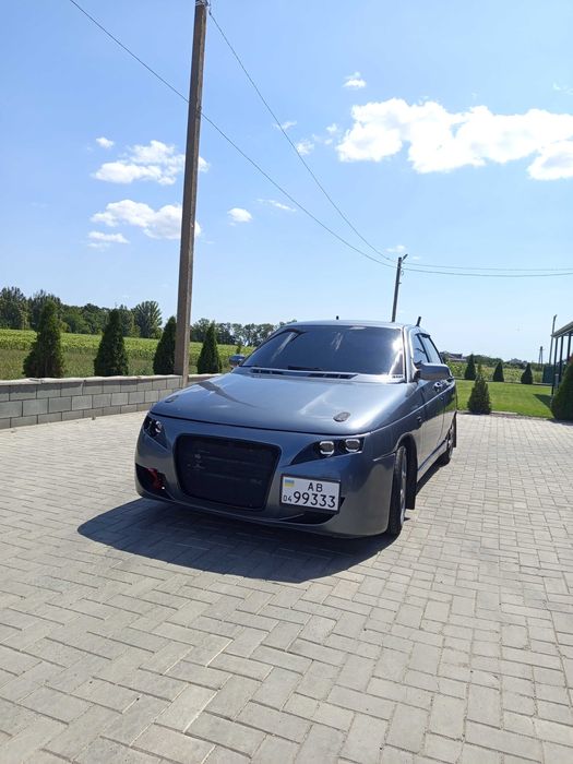 Продам  ефектний автомобіль ВАЗ 2110