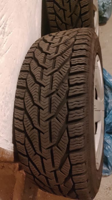 Opony zimowe kormoran 195/55/R15 85H zimowe + felgi stalowe